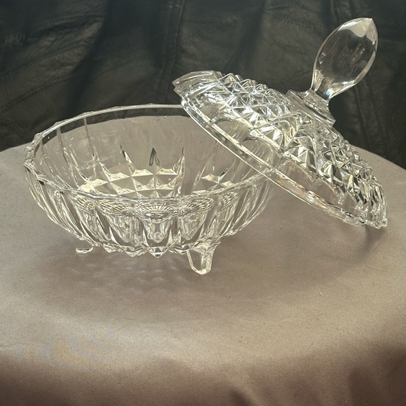Beautiful crystal candy dish with lid - Picture 2 of 4